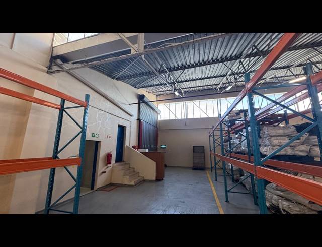 2,600M² WAREHOUSE FOR SALE IN WYNBERG
